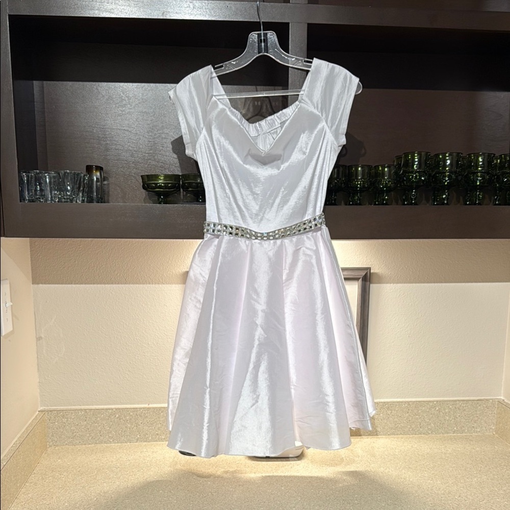 Chic White Cap Sleeve Dress with Diamond Belt